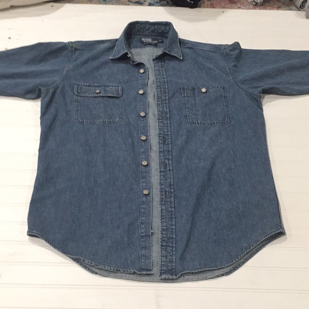 Preowned good condition Ralph Lauren polo shirt